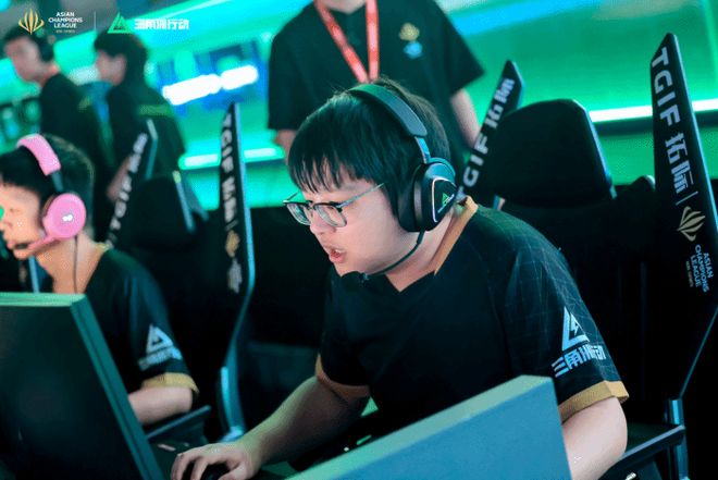 国足中场或 国足中场或