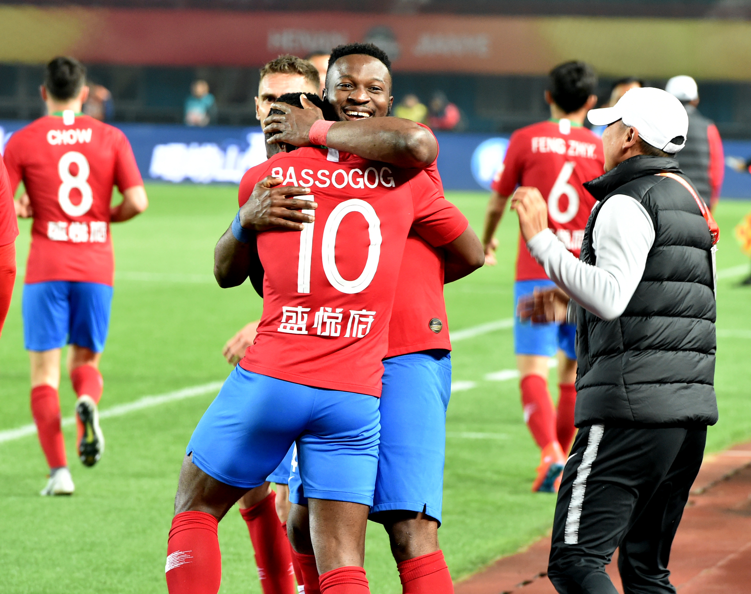 对侧二人假 对侧二人假